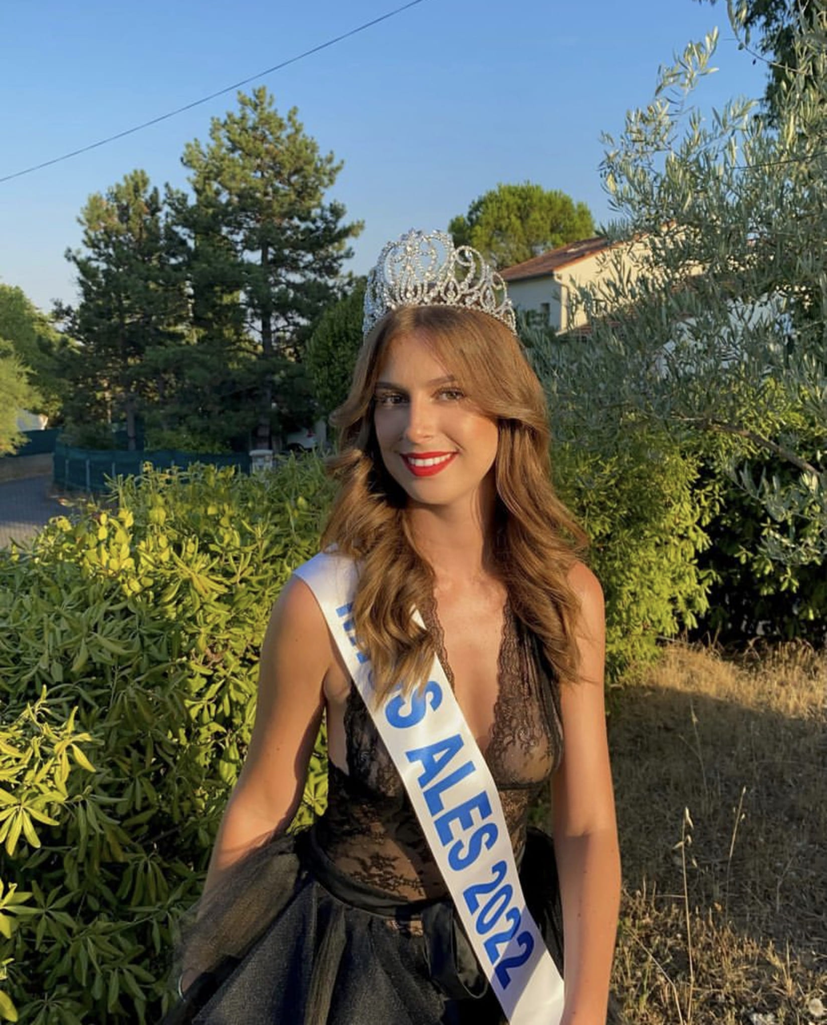 Miss_Alès_élection_couronne_Chloé_Hervieux_2022_2023_beauté_reine_femme_jeune_le_reveil_du_midi