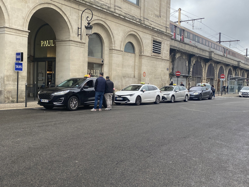 nimes_taxis_mairie_operation_escargot_lereveildumidi.