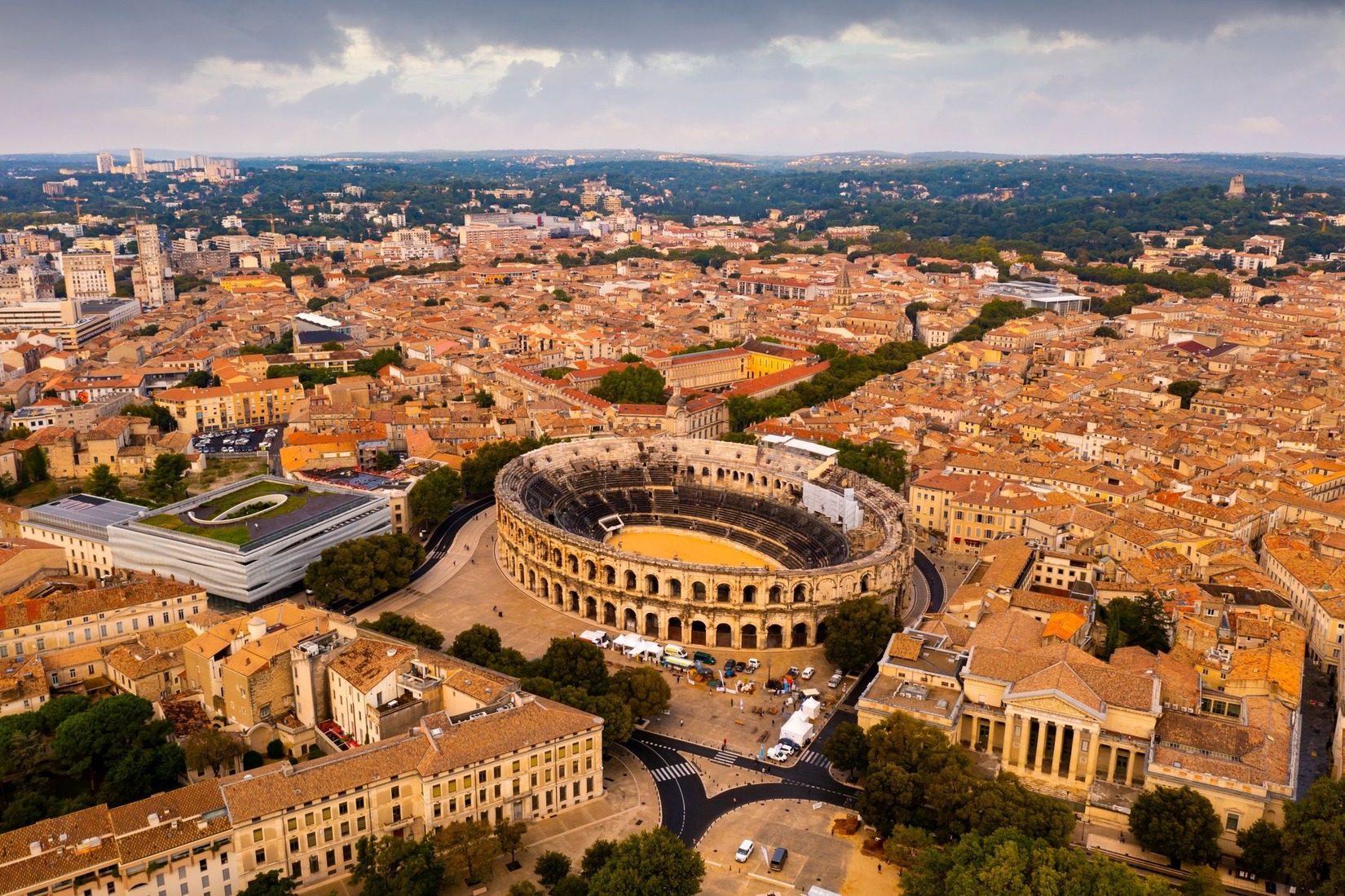 vue_aerienne_nimes_arenes_reveil_du_midi