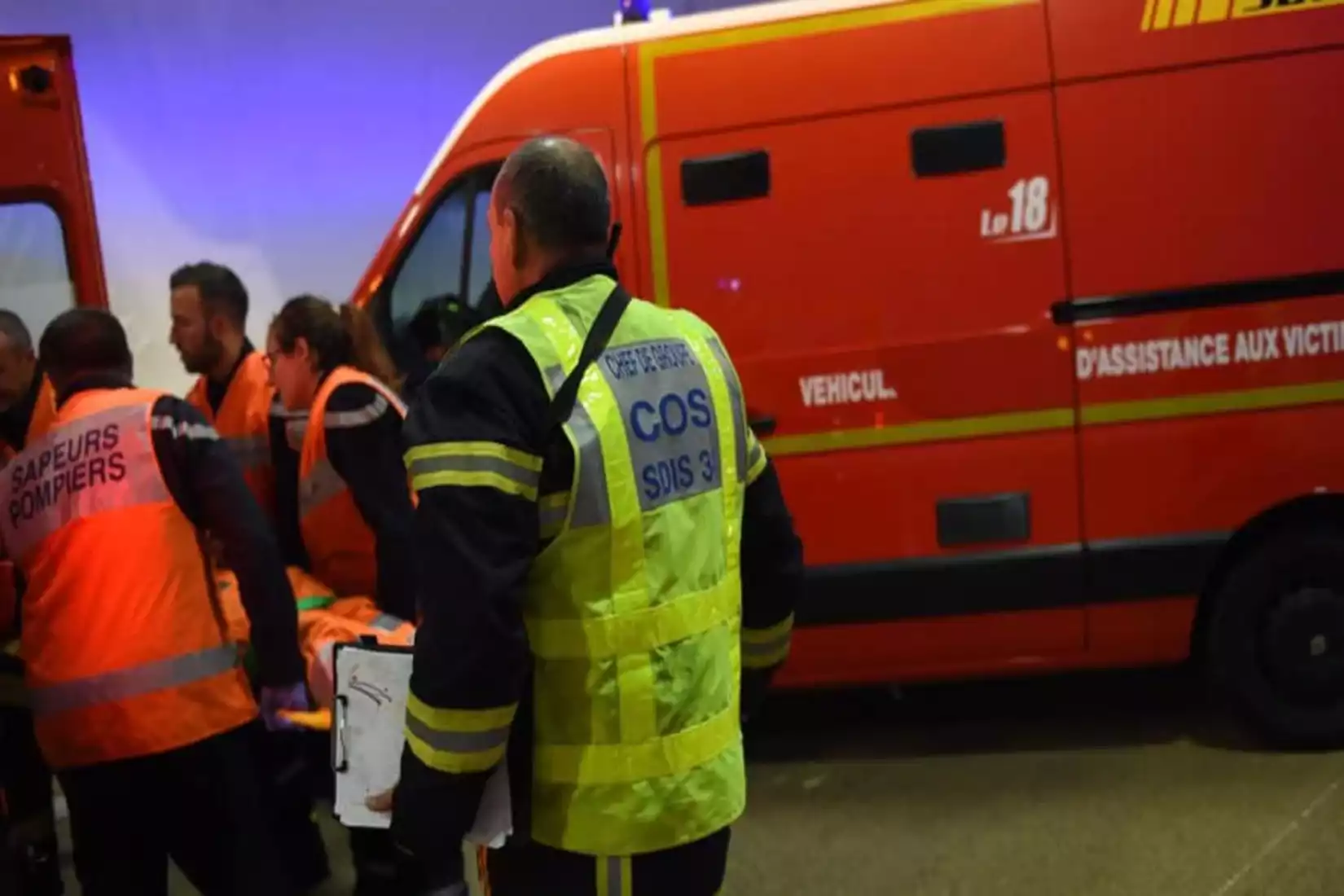 nîmes accident deux véhicules sapeurs pompiers gard