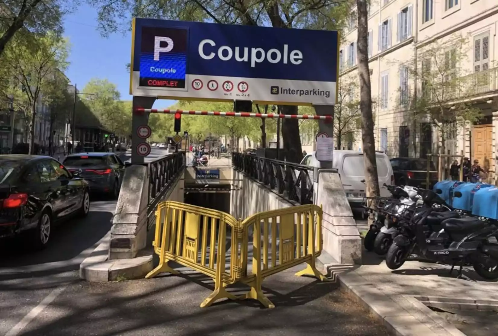 parking coupole fermé semaines fermeture incendie gard nîmes