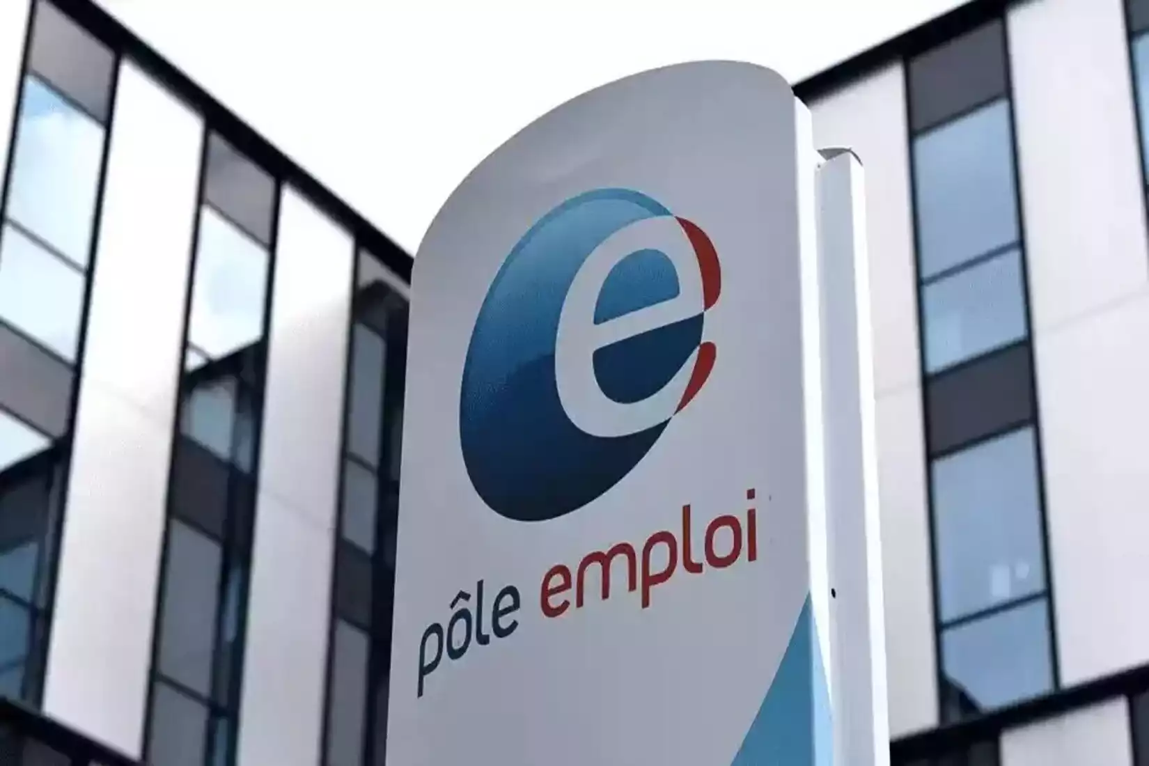 pole emploi gard occitanie baisse demandeurs second trimestre