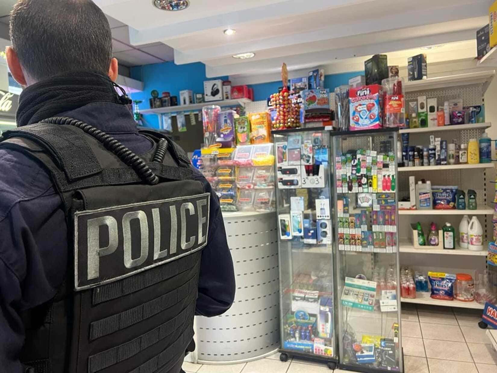 Fait divers paquet cigarette épicerie contrôle