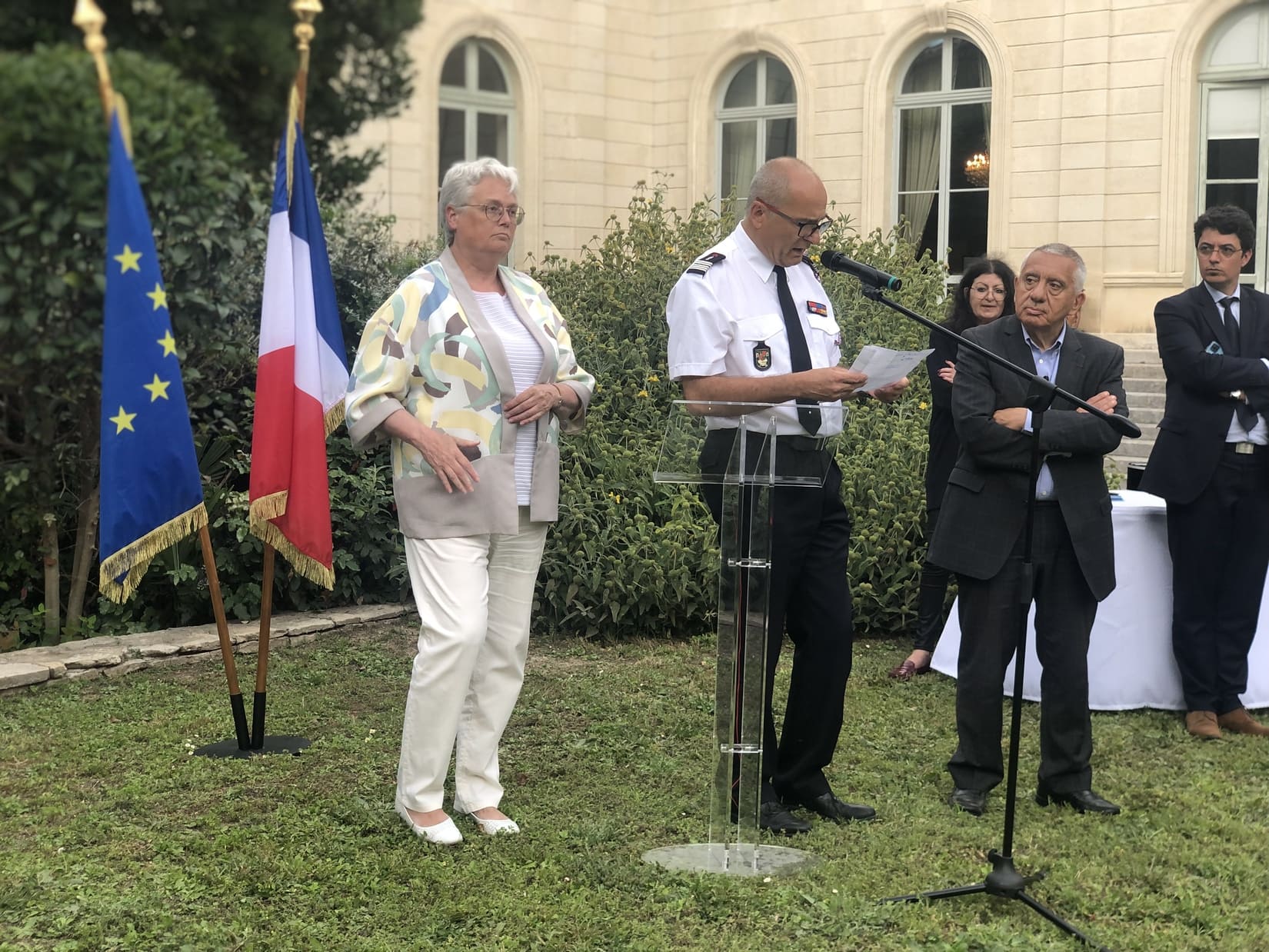 Le colonel prenant la parole lors du rassemblement en préfecture. Crédit photo : GG