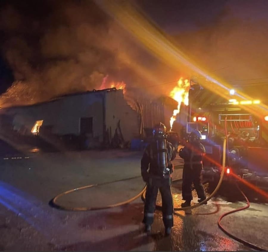 pompirs_gard_intervention_feu_incendie_hangar_agricole.jpg