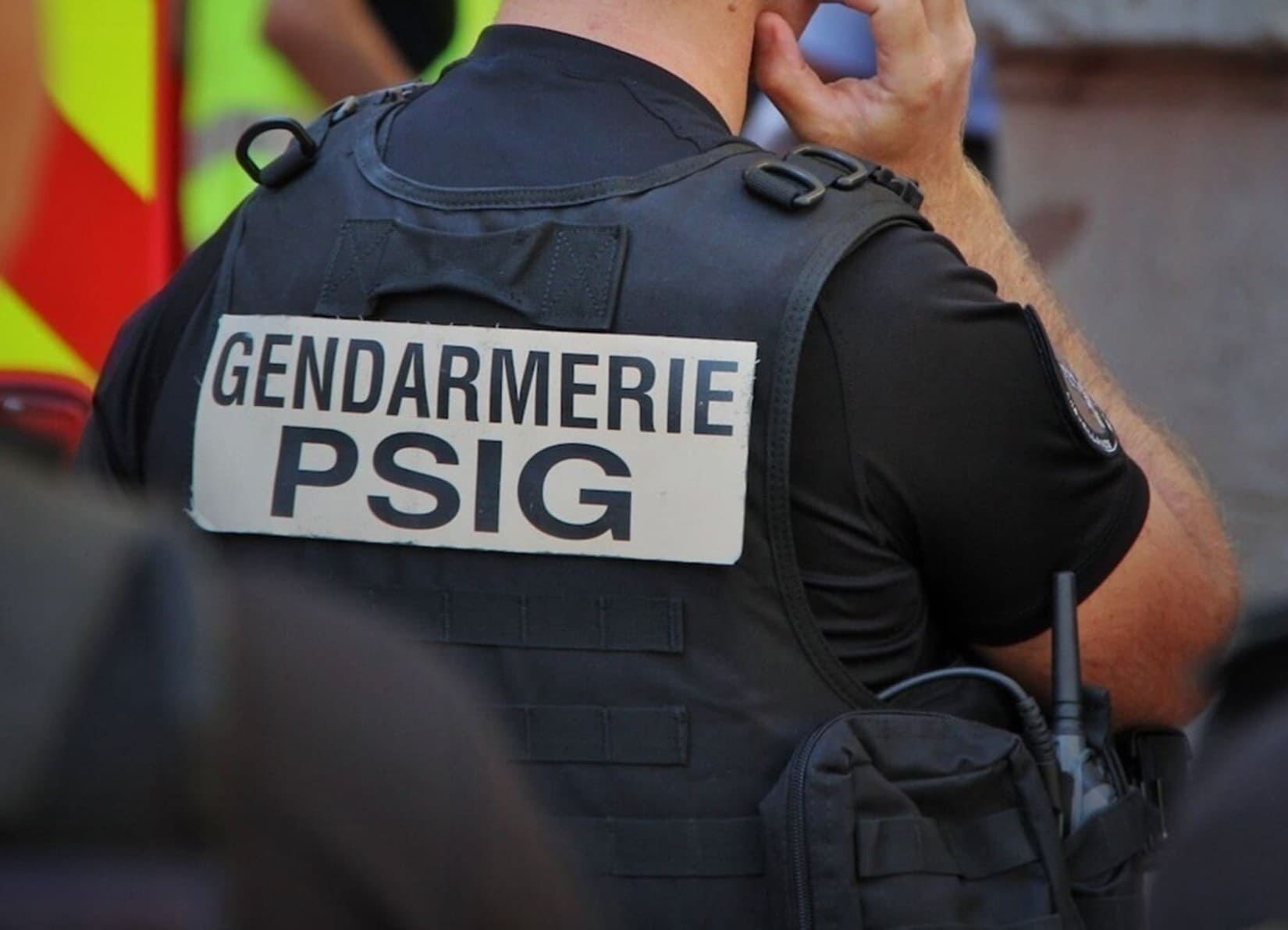 femme 46 ans Alès 6 mois de prison blessé frappé gendarmes militaires