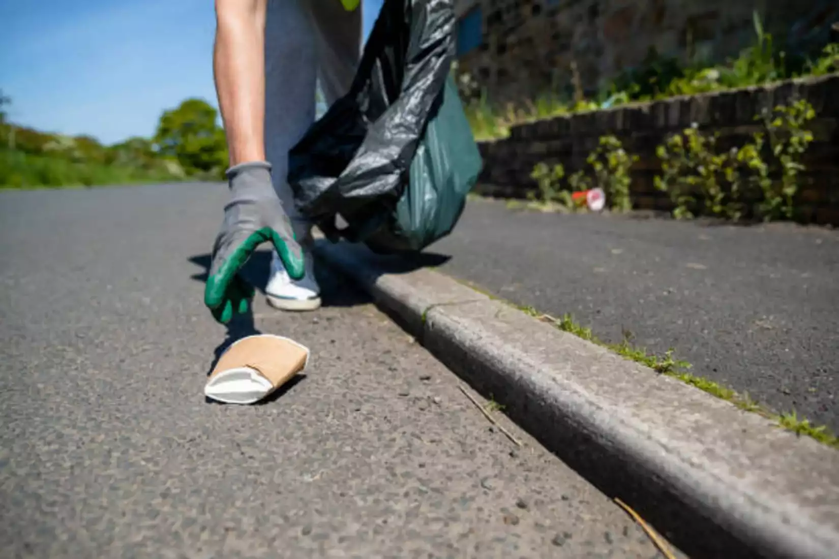 fermeture RN 106 Gard Nîmes Alès journée matinée ramassage de déchets environnement