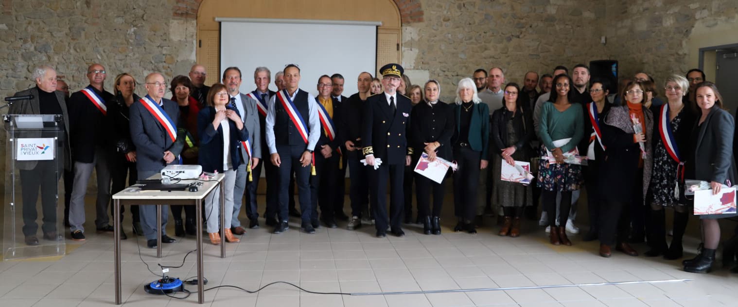 remise_décrets_naturalisation_alès.jpg