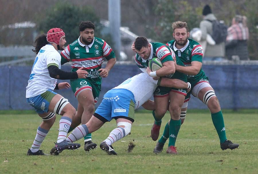 rugby_nîmes_stade_métro.jpg