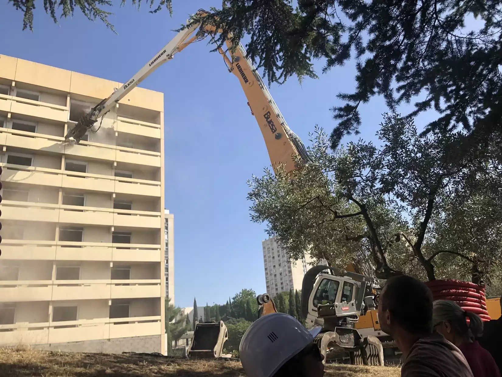 tour pollux destruction quartier pissevin nîmes