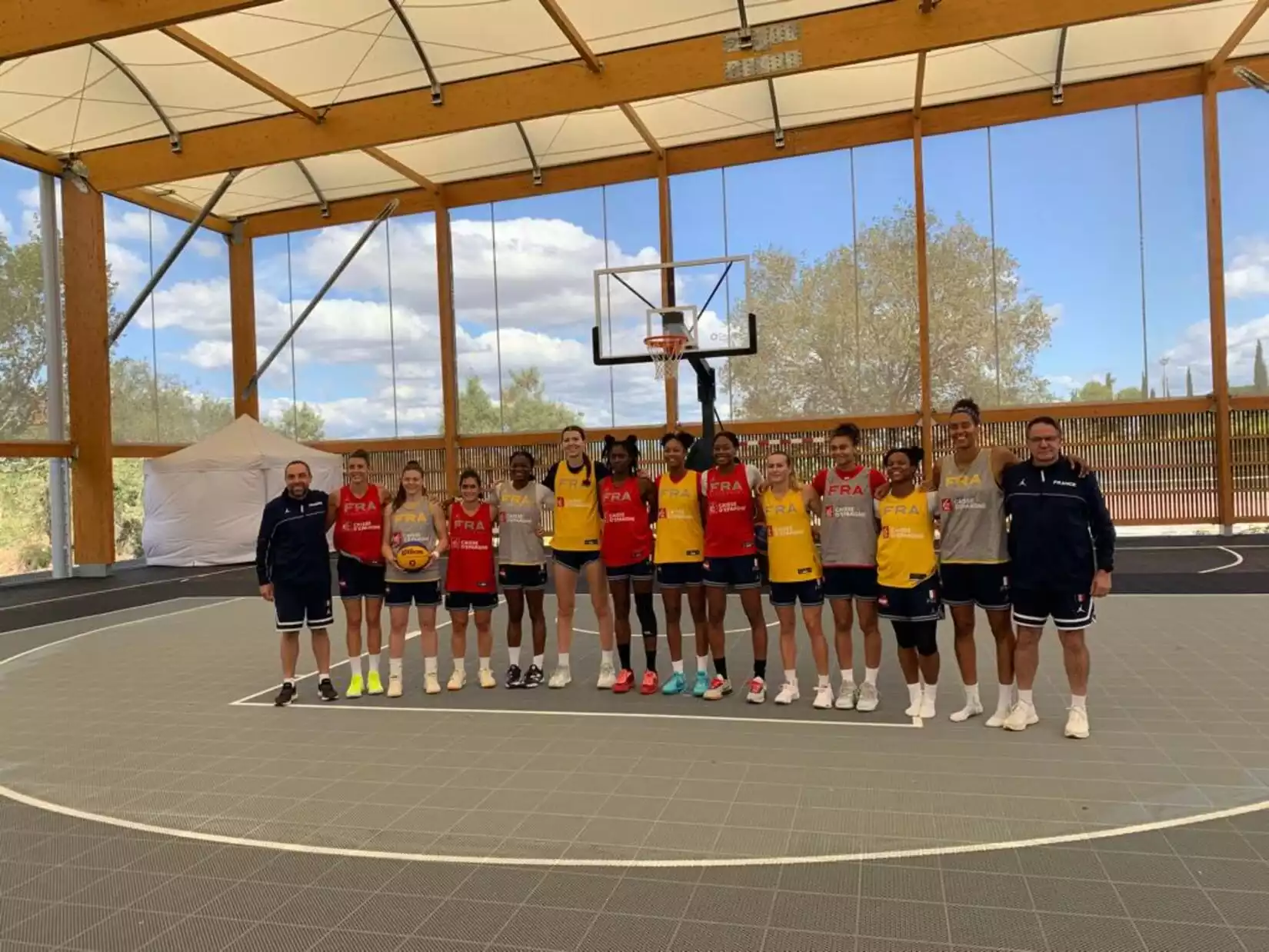 toute léquipe feminine basketball mejannes le clap france