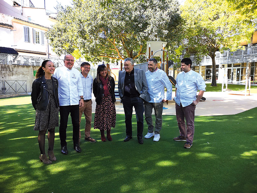 Le maire entouré des chefs