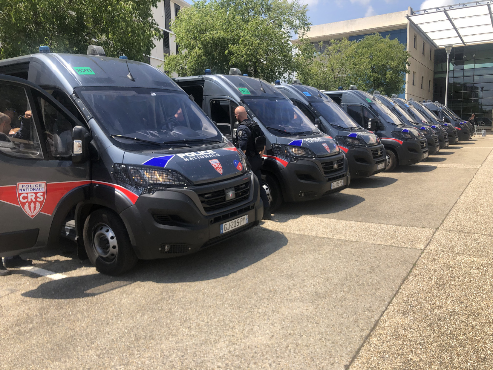 arrestation 5jeunes Nîmes Pissevin CRS BAC